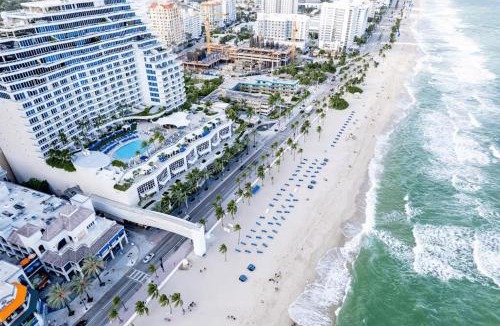 Central Beach Apartment | Beachfront Ritz-Carlton Luxury 1BR Residence