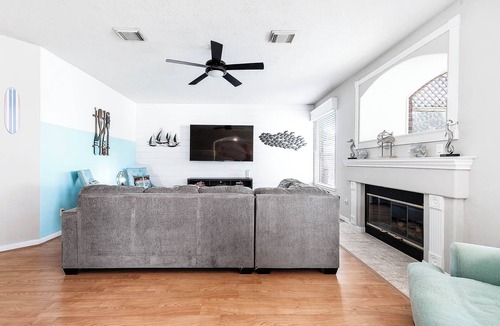 Pearland House | BeachFUNCasa, Firepit, PoolTable, Pool Oasis/Games