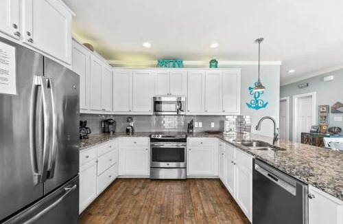 Morgantown House | Beachside Getaway- Jacuzzi Fire Pit 3-Min Walk to Beach