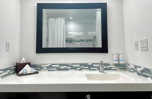 Old Towne Hotel | Beachside Stay – Walk to Shoreline, Cafés & Local Seal Beach Charm