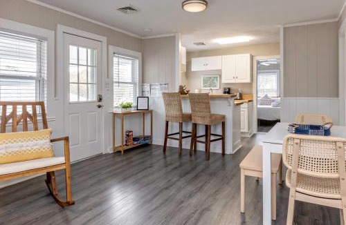 Northeast Virginia Beach House | Beachwalk #4 8 minute walk to the beach