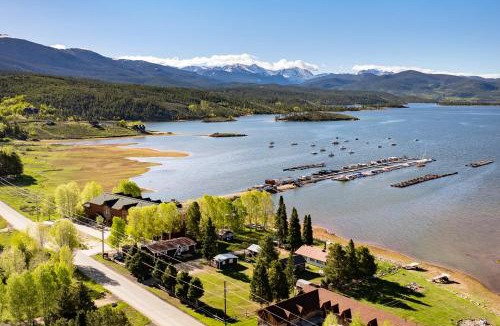 Grand Lake Apartment | Beacon Landing Condo, Lakefront on Lake Granby, Luxurious Quality with Marina Right Outside