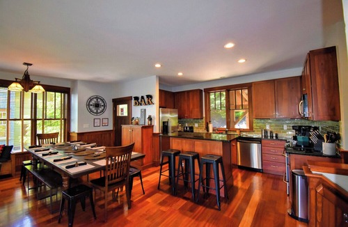 Snowshoe House | Bear Cub's Den – Relax in Luxury in The Sanctuary on Snowshoe's South Mountain