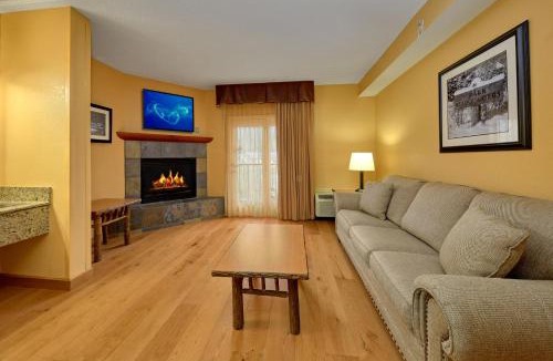 Gatlinburg Hotel | Bearskin Lodge on the River