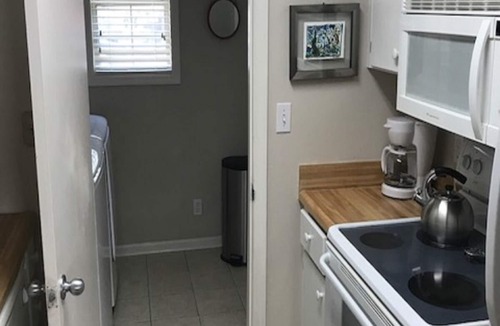 Saint Simons Heights Condo | BEAUTIFULLY DESIGNED CONDO, JUST ONE MILE TO BEACH! CLOSE TO EVERYTHING YOU NEED