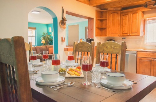 North Valley House | Beautiful and fun 5 bedroom house with a hot tub, arcade games and lots of room.