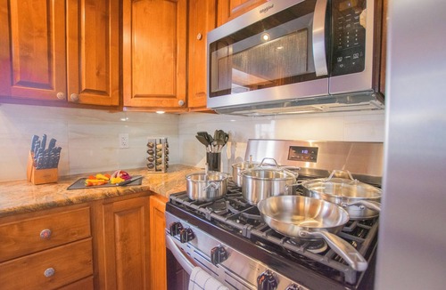 North Valley House | Beautiful and fun 5 bedroom house with a hot tub, arcade games and lots of room.