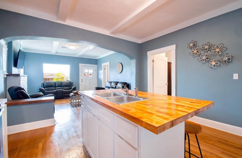 El Paso House | Beautiful bungalow located in the heart of El Paso