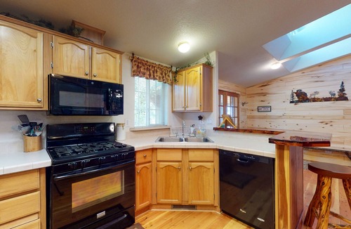 South Fork Cabin | Beautiful country main house next to mountains w/new barn & corral/free WiFi