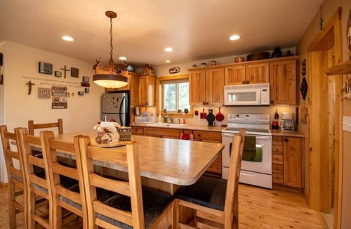 Michigan Hill Cabin | Beautiful, Cozy and Quiet Home Nestled in an Aspen Grove