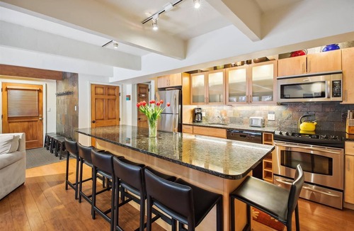 Downtown Condo | Beautiful Deluxe Rated Condo w/Hot Tub