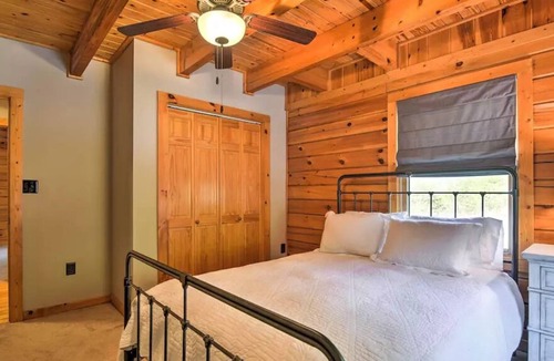Tazewell Cabin | BEAUTIFUL ESCAPE | New Tazewell | LAKE+VIEWS