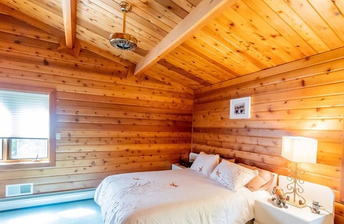 Fleischmanns Ski Chalet | Beautiful expansive ski chalet with hot tub less than 10m to Belleayre Mountain!