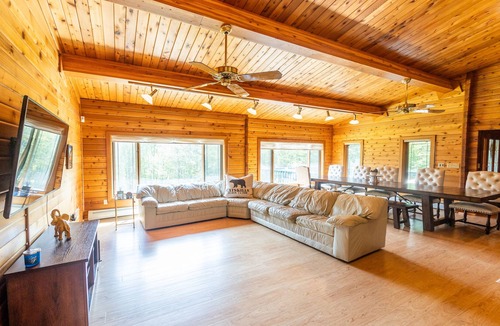 Fleischmanns Ski Chalet | Beautiful expansive ski chalet with hot tub less than 10m to Belleayre Mountain!