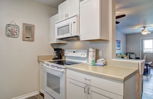 Port Aransas Condo | Beautiful gulf views from this Sea Isle Village condo!