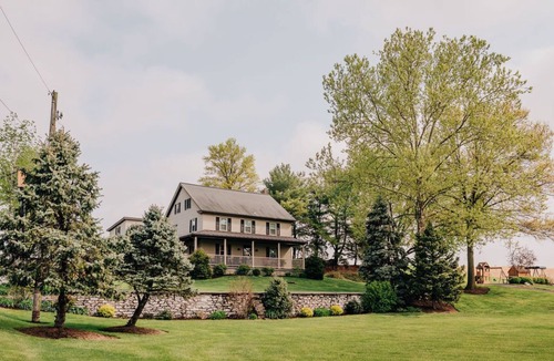 Mount Joy House | Beautiful Historic Farmhouse between Hershey and Lancaster - 4 BR Getaway