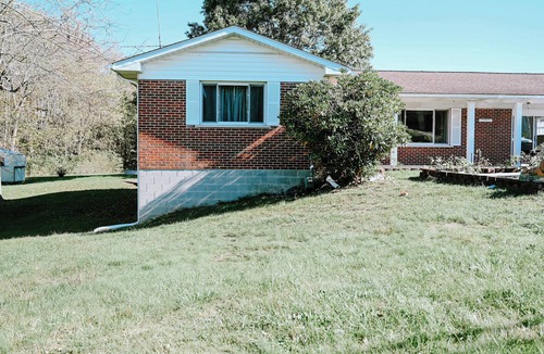 Mabscott House | Beautiful home near I-77/64 spilt perfect for a quick stay or West Virginia stay