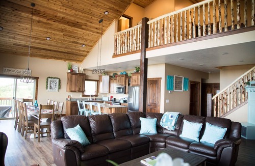 Garden City Cabin | Beautiful Home With A Fantastic View ~ Perfect For Family Reunions ~ Sleeps 30
