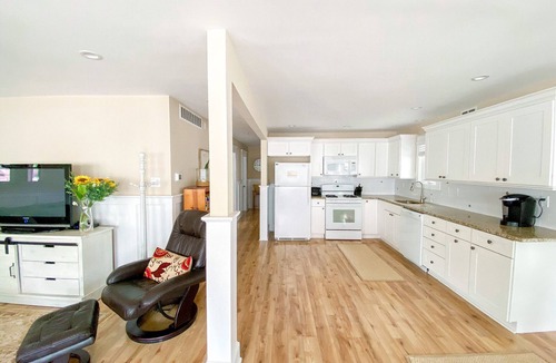 Gold Coast House | Beautiful, inviting, steps to gorgeous beach, impeccably clean!