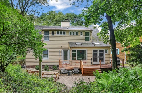 Michiana House | Beautiful Lake Michigan Beach House Near Beach only 1 hr 15 mins from Chicago