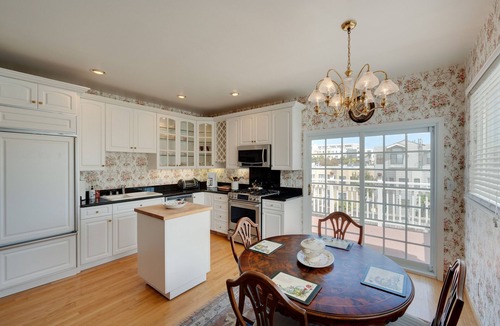 Outer Richmond Apartment | Beautiful Light Filled Spacious 1 Bedroom with Private Deck
