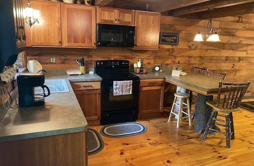 Logan Cabin | Beautiful Log Cabin For Romantic Getaways 20 Acres