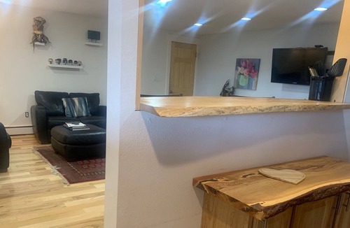 Boulder House | Beautiful Mountain Retreat with private entrance.