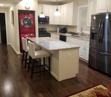 Park View Bed & Breakfast | Beautiful New 4 Bedroom 3 Bath Family Home Or 1 BR Apt Nr Howard U Downtown NW DC
