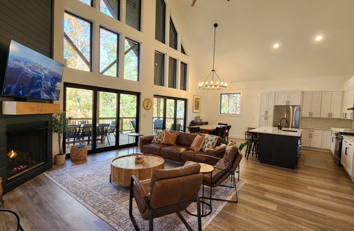 Sunset Cabin | BEAUTIFUL Newly Built Retreat w/Private Marina Boat Slip at Upper Lake Keowee!