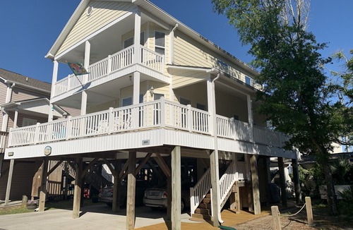 Surfside Beach House | Beautiful Ocean Lakes Beach Home.100 Yards to the Beach.