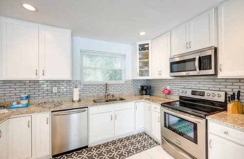 Jacksonville House | Beautiful property by the water