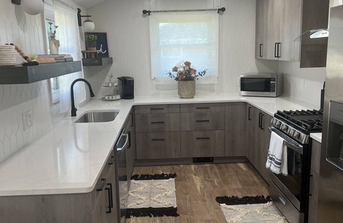 Southwyck House | Beautiful Relaxing Home Near a Golf Course and Restaurants