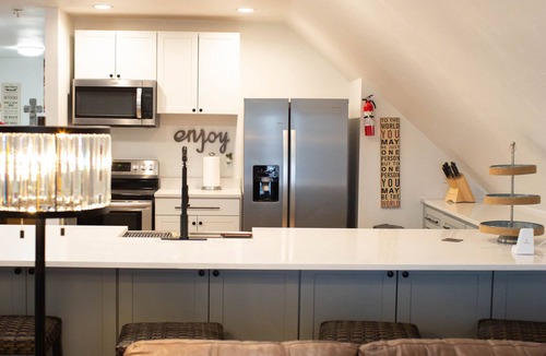 Spring Hill Cottage | Beautiful, Relaxing Farm Retreat with amazing grounds