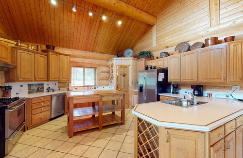 San Juan River Village Cabin | Beautiful Riverfront Log Cabin with Mountain Views, Firepit, and Gas Grill