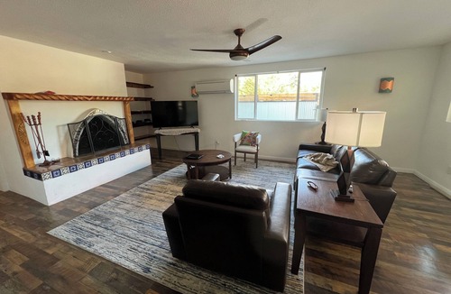 Corrales House | Beautiful Spacious 4-bedroom home in Corrales with WiFi, AC and gourmet kitchen.