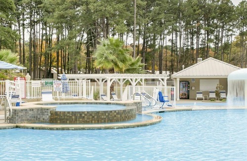Flint Apartment | Beautiful studio unit at resort, sleeps 2