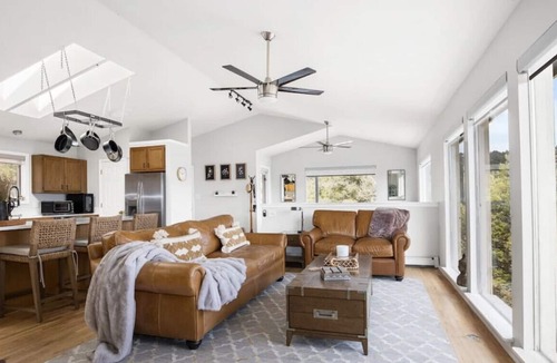 Richmond Hill Corridor House | Beautiful View Point Villa | Conifer, CO