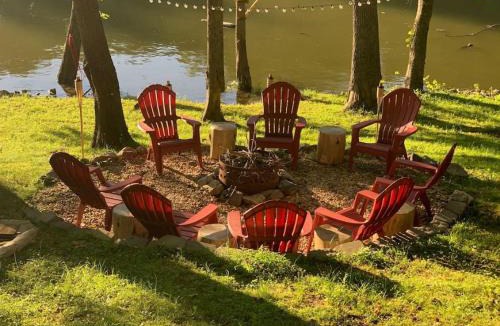 Cadiz House | Beautiful Waterfront with Dock Firepit Hot tub