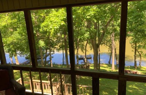 Cadiz House | Beautiful Waterfront with Dock Firepit Hot tub