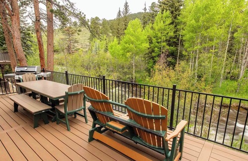 Aspen Brook House | Beautiful, Well-Equipped Home on River, Hot Tub, Close to Rocky Mtn. N P & YMCA