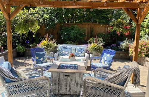 Silver Lake House | Beautifully decorated, furnished 3-story home w/upper & main decks w/viewsofLake
