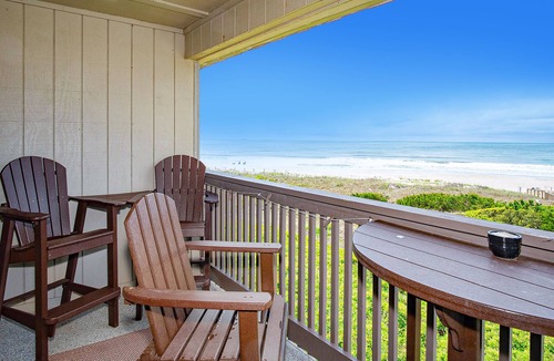 Morehead City Condo | Beautifully Remodeled, Oceanfront, 3rd-Floor Condo with Balcony & Shared Pools