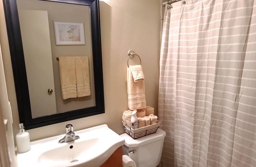 West Old Town Apartment | Bella Beige, 2 QB, 1 BA, WIFI, Near Old Town