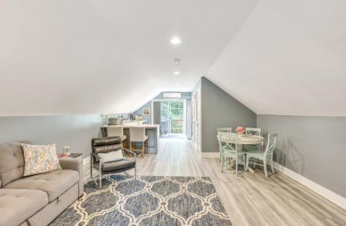 Benton Harbor Apartment | Benton Harbor Apt with Balcony and Fire Pit