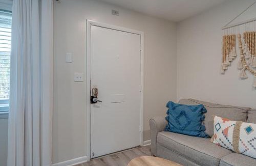 Melrose Apartment | Berry Hill Urban Oasis - by 12 South & Vanderbilt