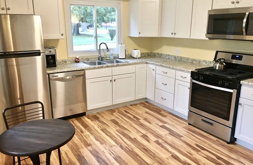South Haven House | Best Coast Cottage - Just a block and a half to the beach!