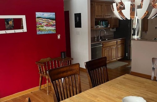 Martin Acres House | Best Location~Fun~2 Living Rooms +Ping Pong/Games