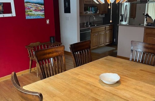 Martin Acres House | Best Location~Fun~2 Living Rooms +Ping Pong/Games