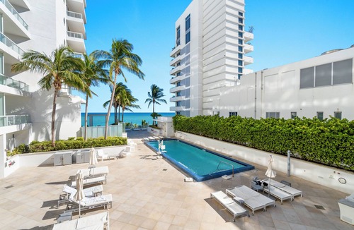 Mid Beach Condo | Best Rates! Sorrento Jr. Two Queen Beds w/Sofabed. Free Spa Passes and Valet