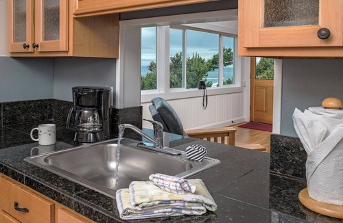 Nelscott House | Best surf views , sunsets, moonlight over the ocean in a quiet neighborhood.